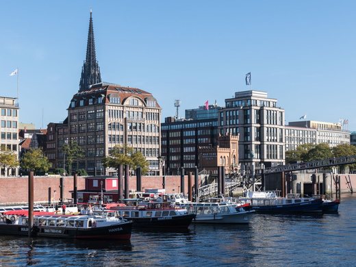 Blick über die Hamburger Speicherstadt und den Hafen